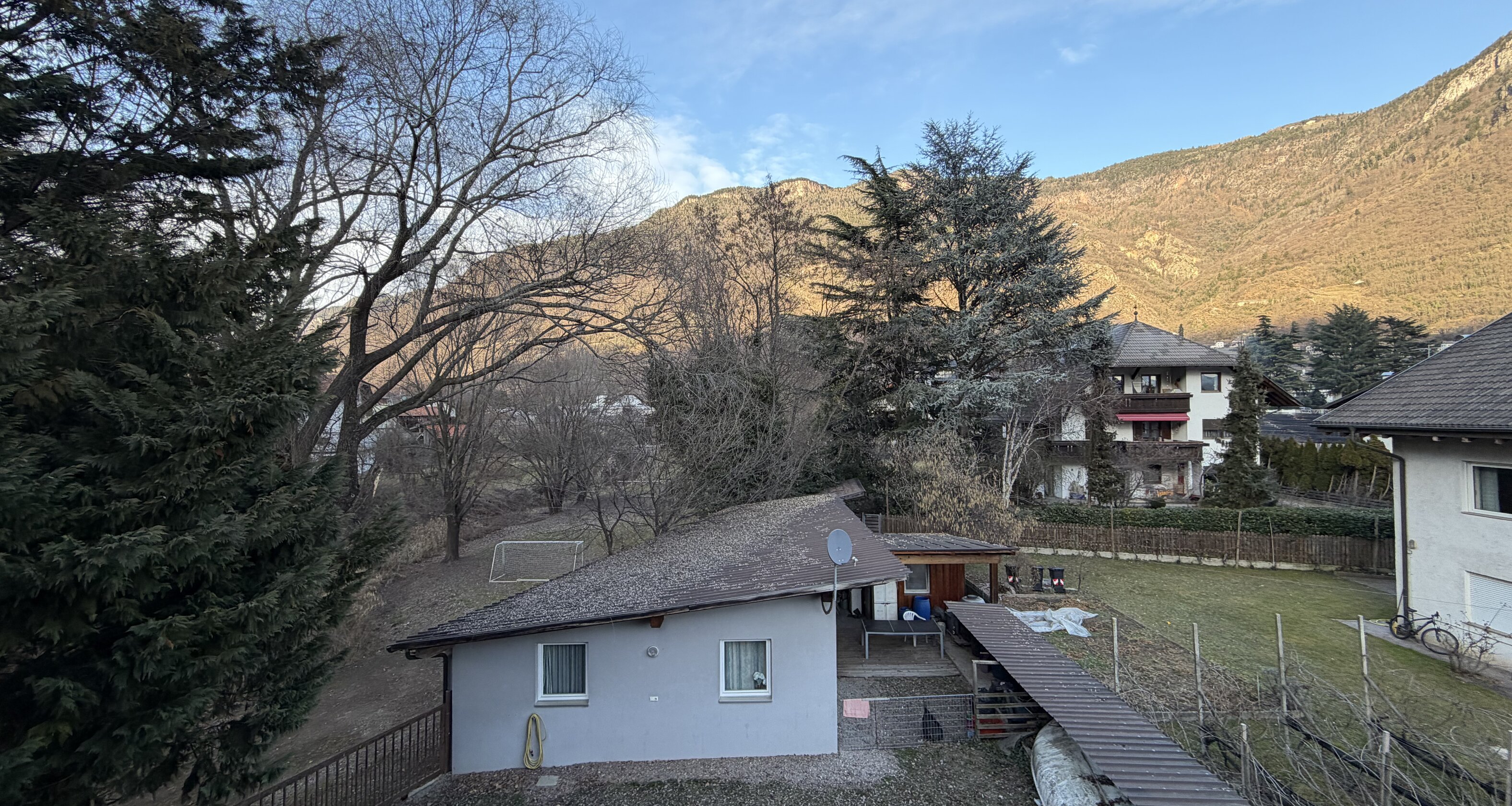 Detached house with private garden – renovation project with potential