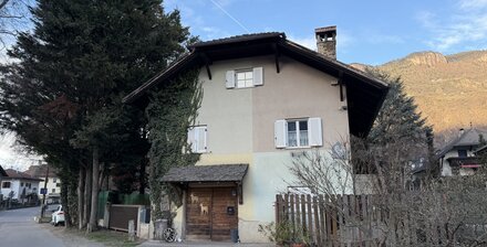 Detached house with private garden – renovation project with potential