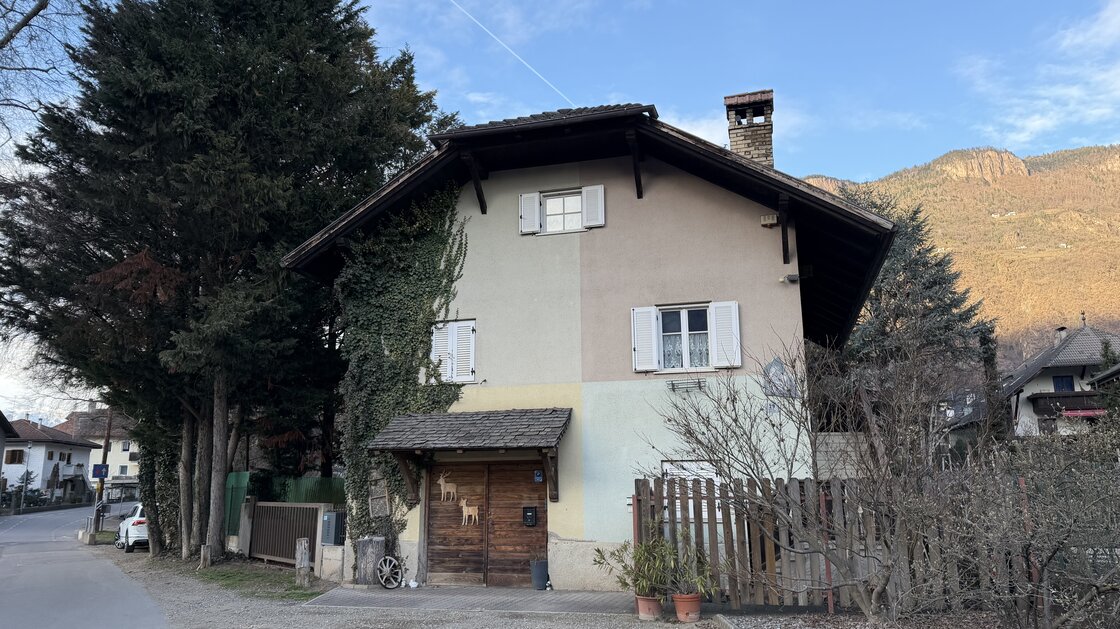 Detached house with private garden – renovation project with potential