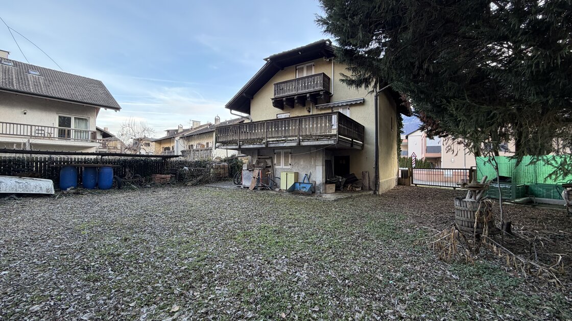 Detached house with private garden – renovation project with potential