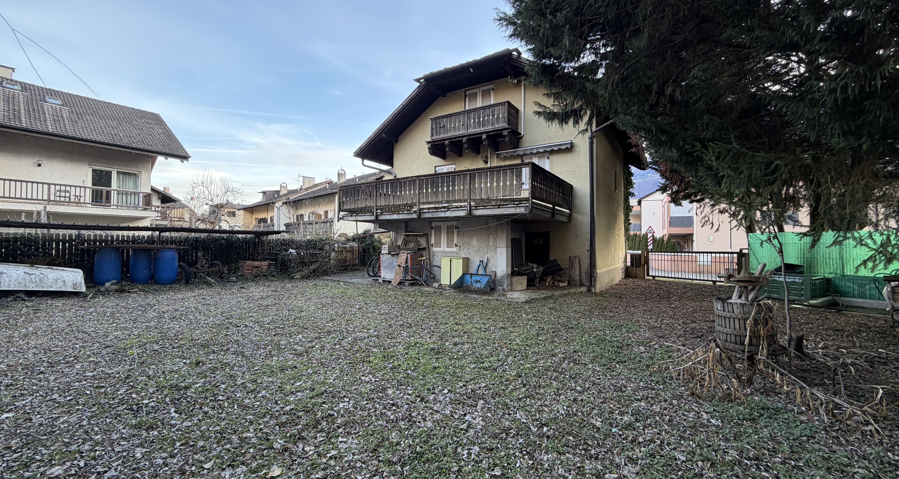 Detached house with private garden – renovation project with potential