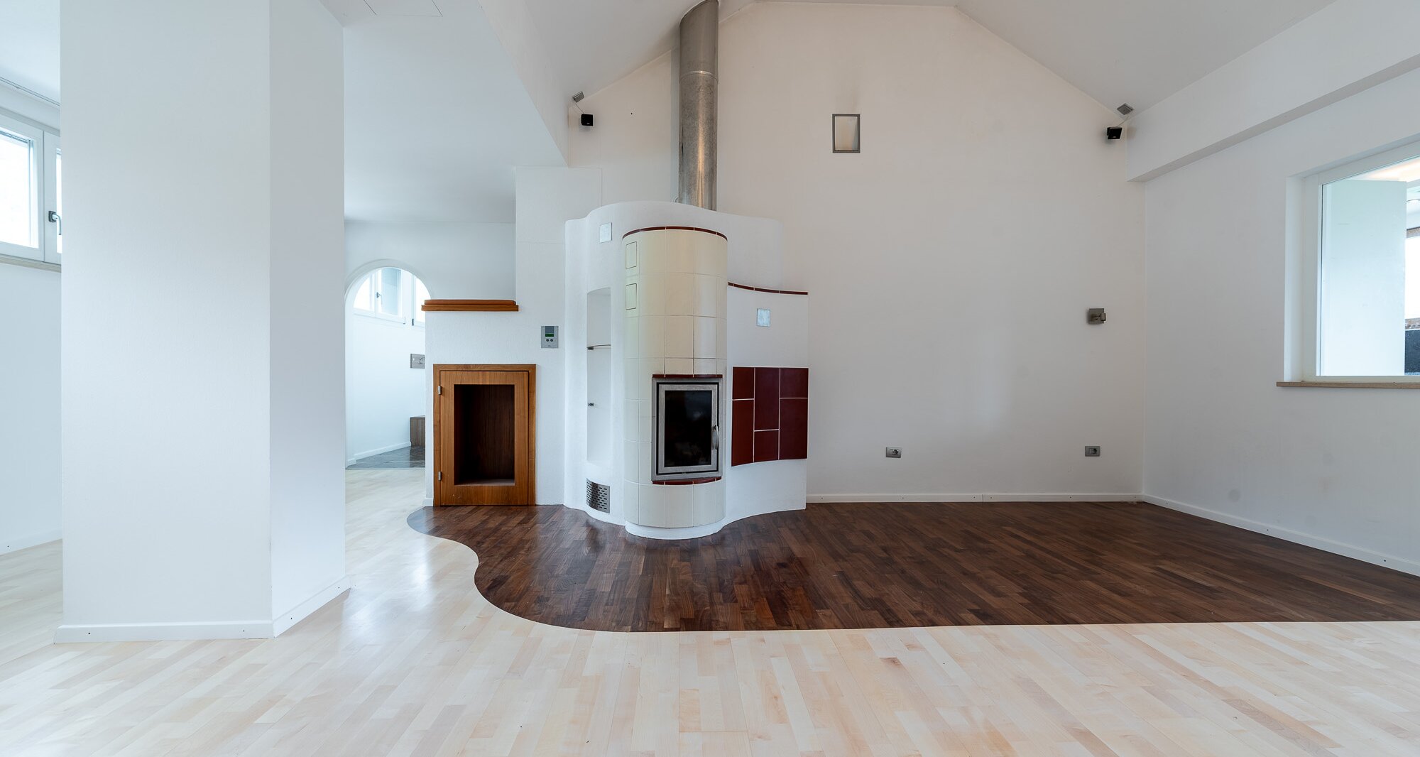 Exclusive attic apartment with terrace and stunning views, prime