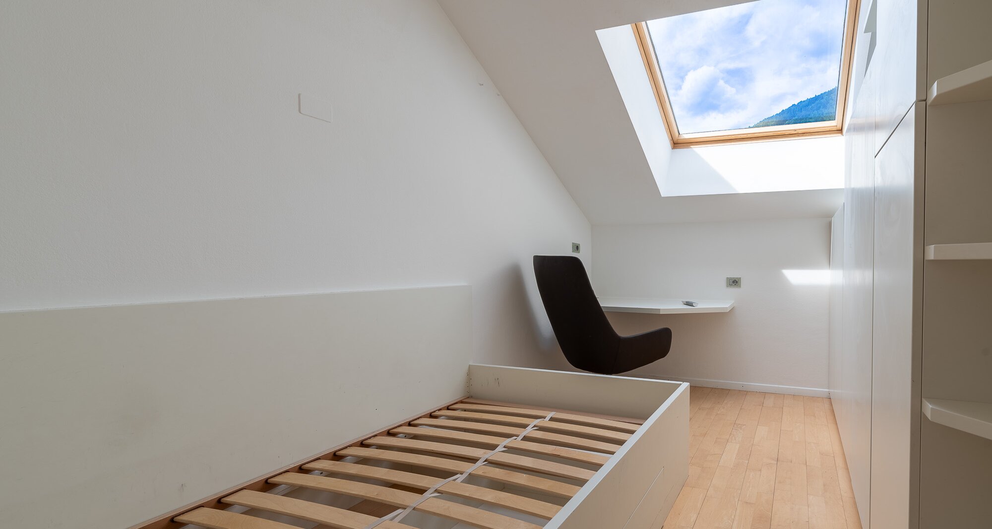 Exclusive attic apartment with terrace and stunning views, prime