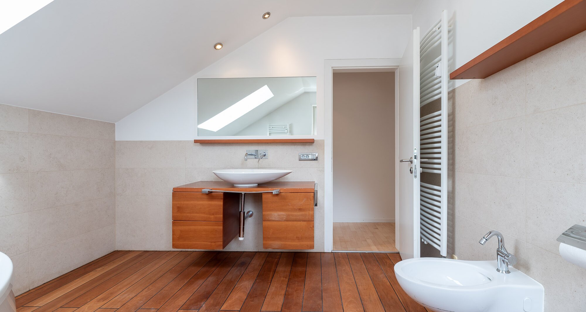 Exclusive attic apartment with terrace and stunning views, prime