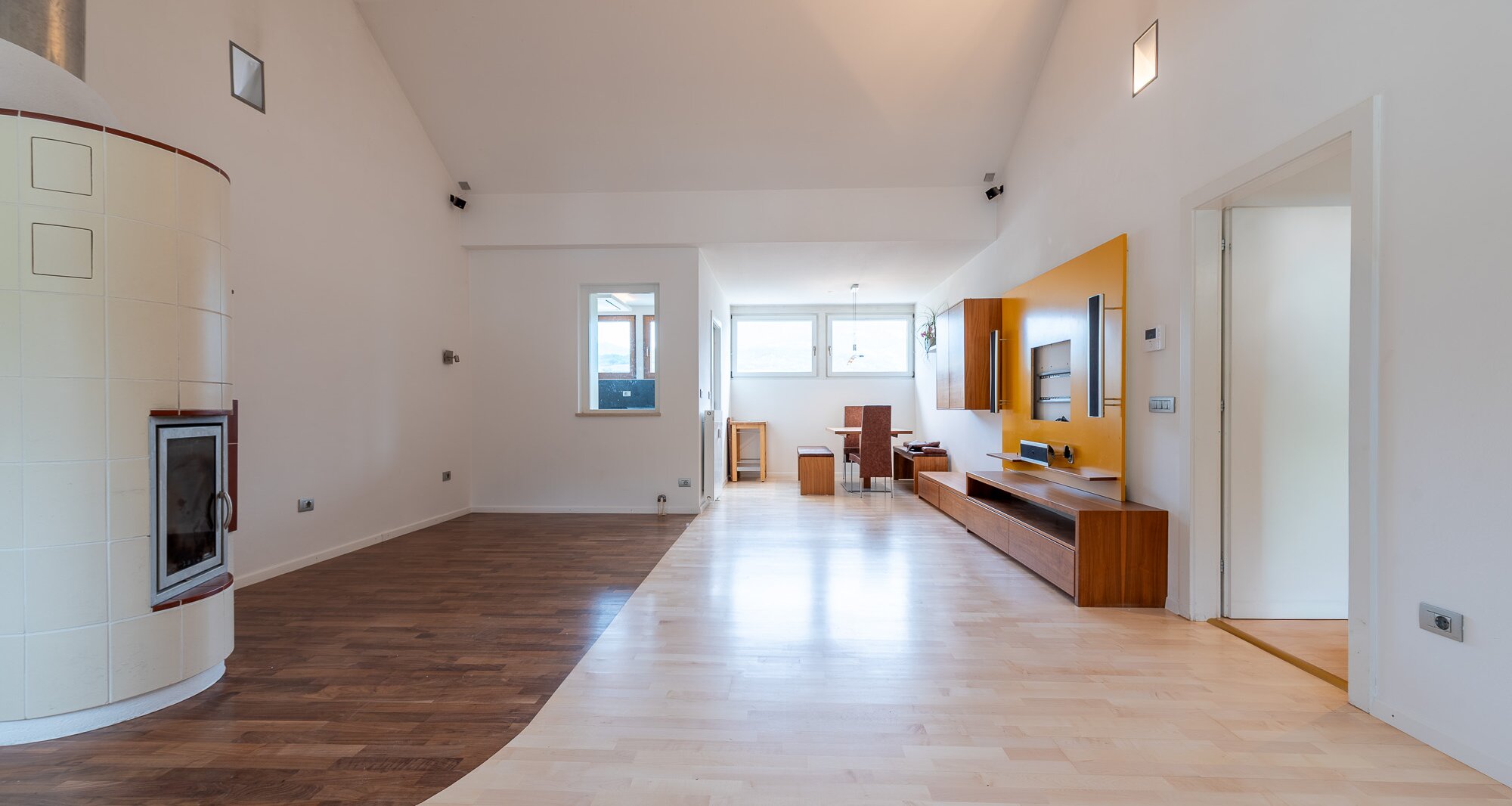 Exclusive attic apartment with terrace and stunning views, prime