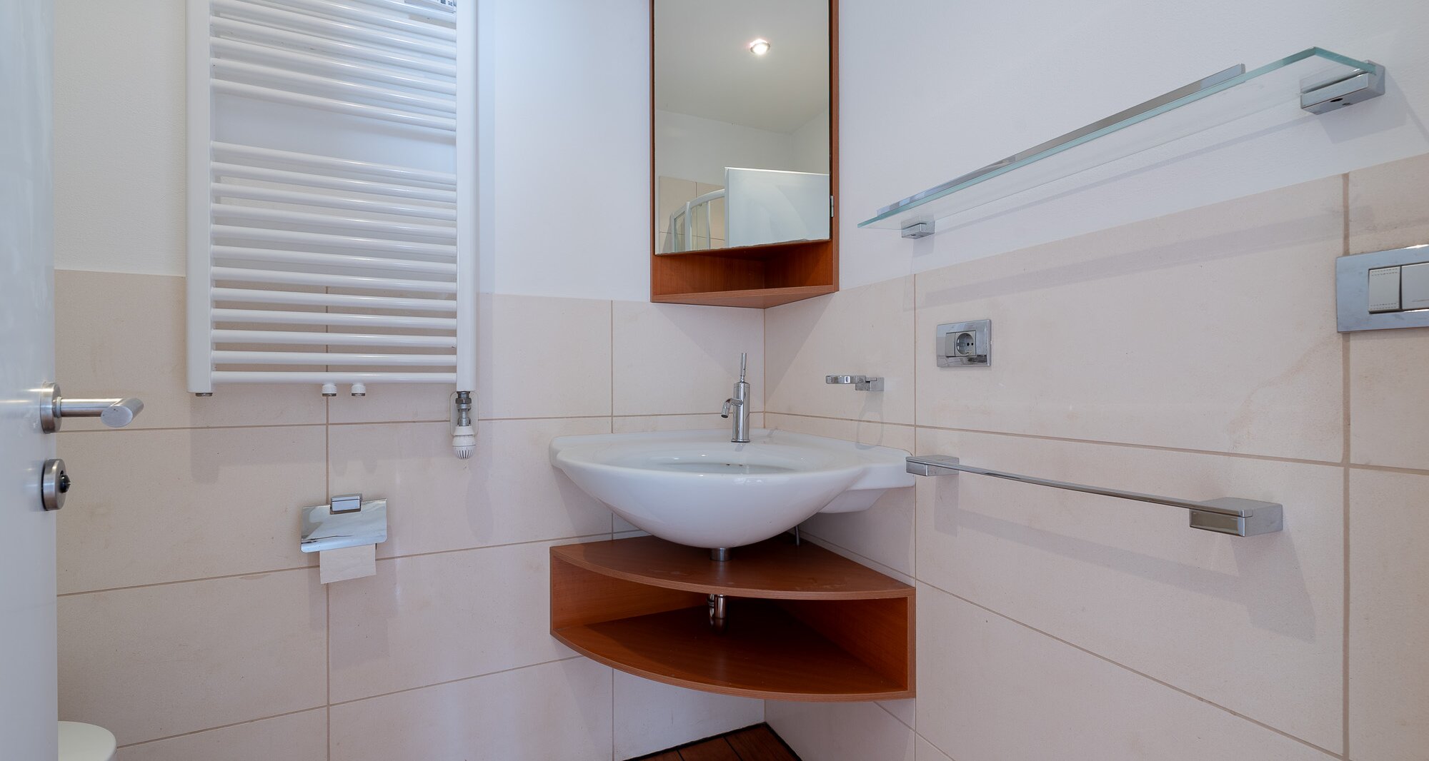 Exclusive attic apartment with terrace and stunning views, prime