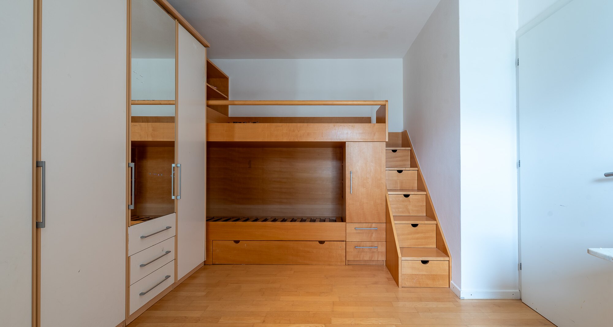 Exclusive attic apartment with terrace and stunning views, prime