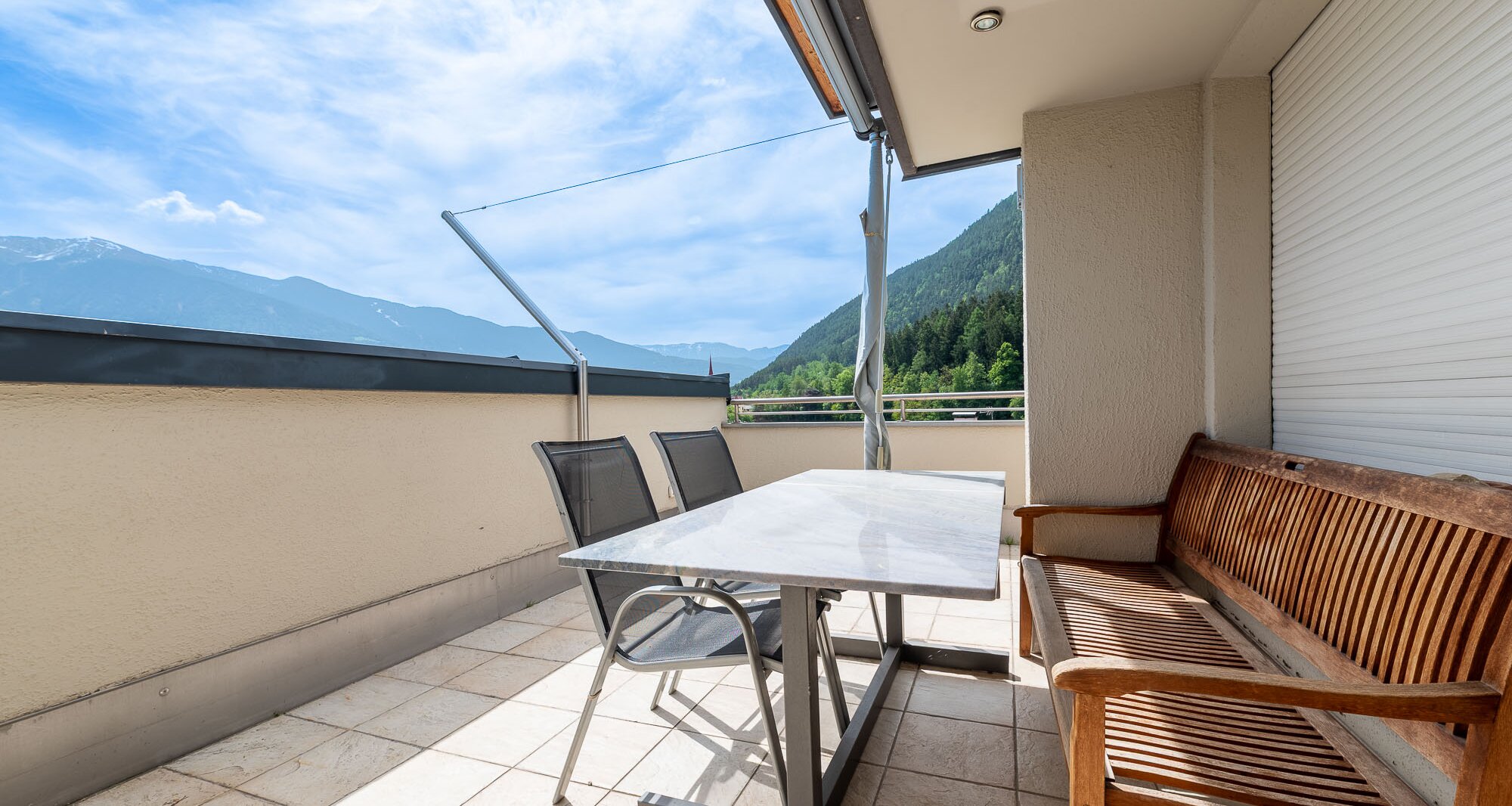 Exclusive attic apartment with terrace and stunning views, prime