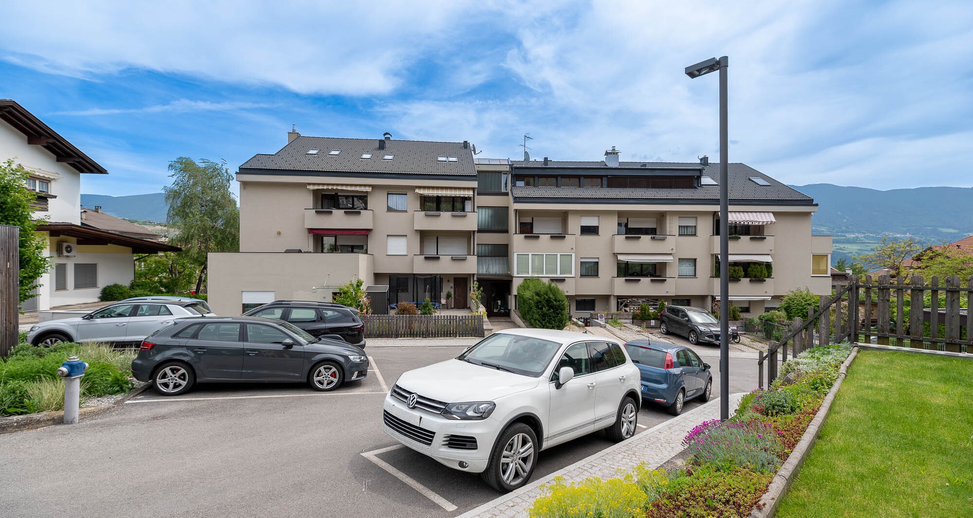 Exclusive attic apartment with terrace and stunning views, prime