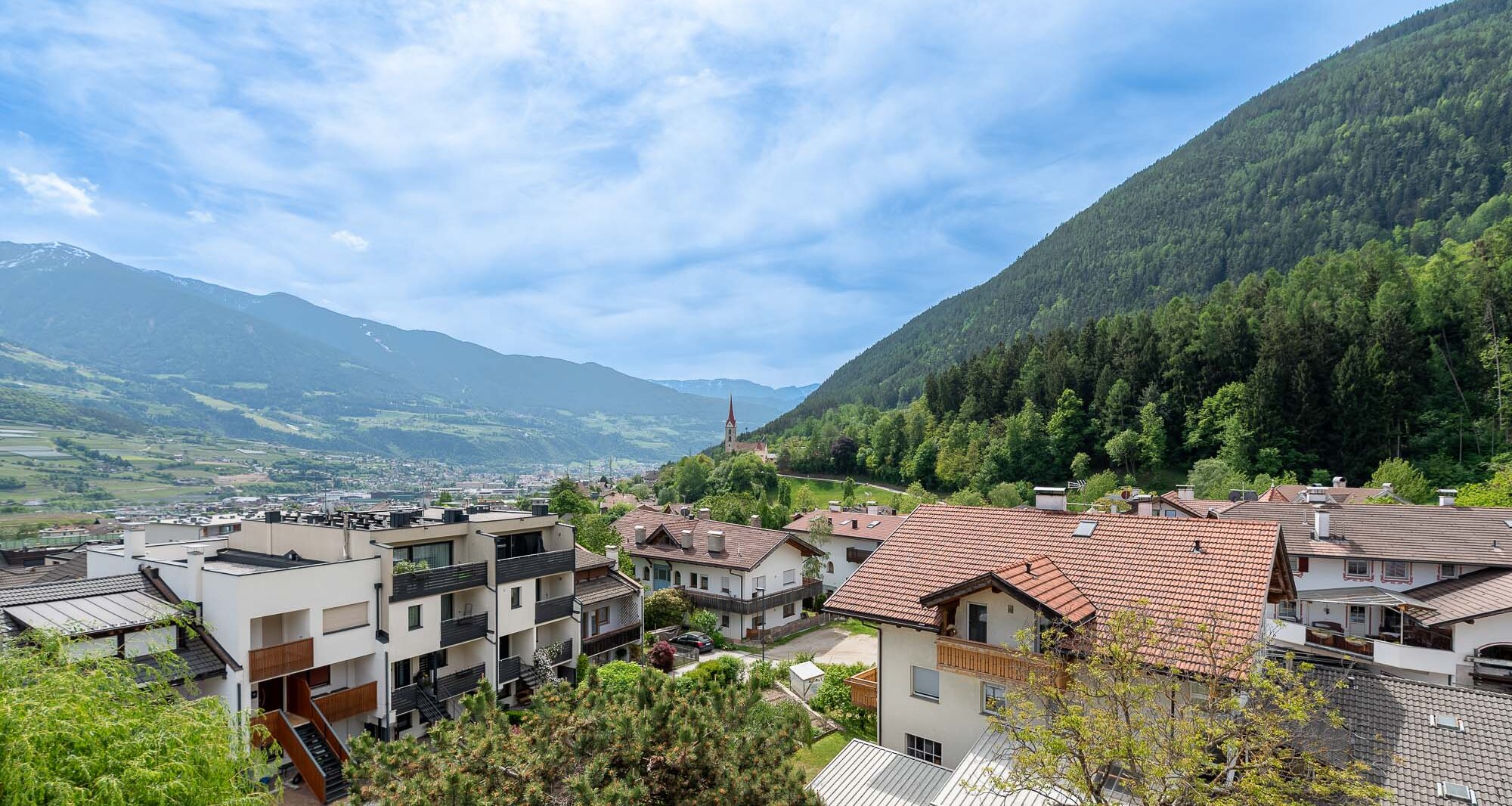 Exclusive attic apartment with terrace and stunning views, prime