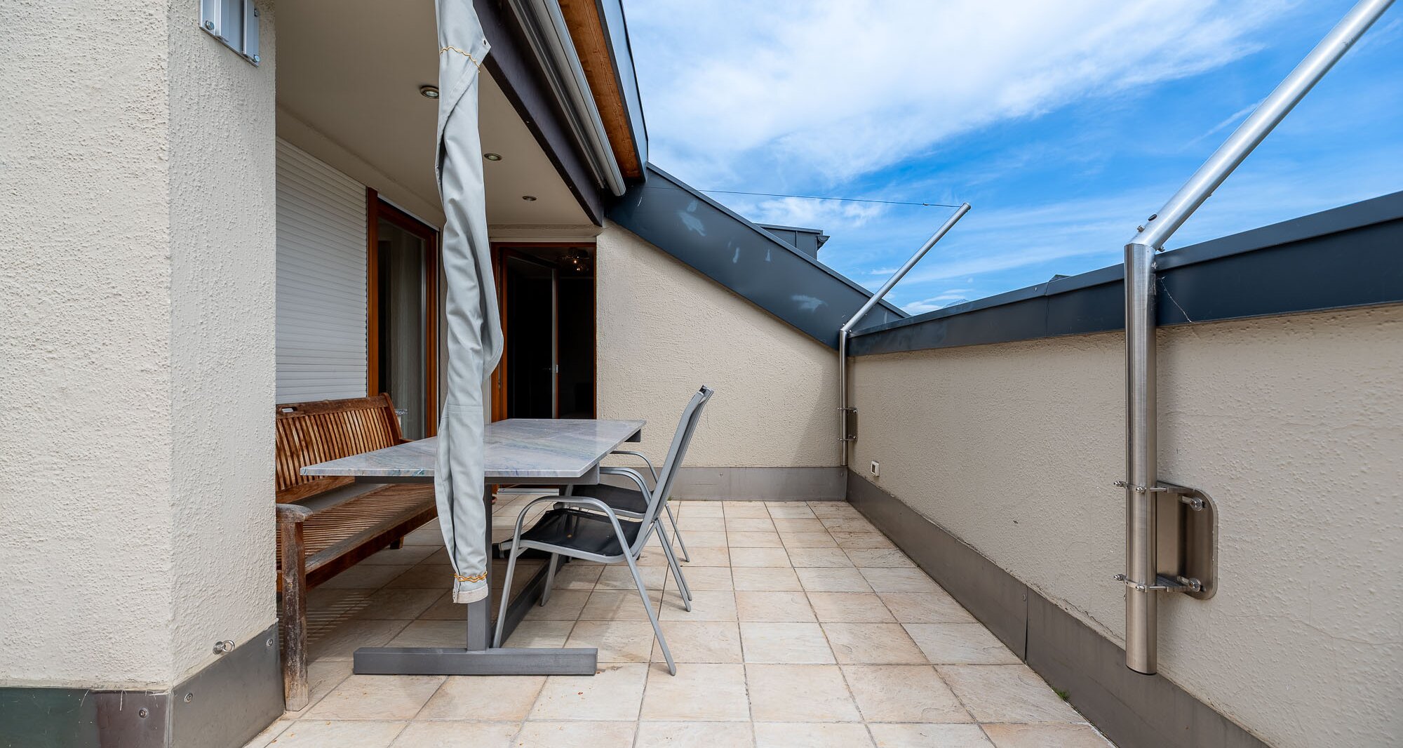 Exclusive attic apartment with terrace and stunning views, prime