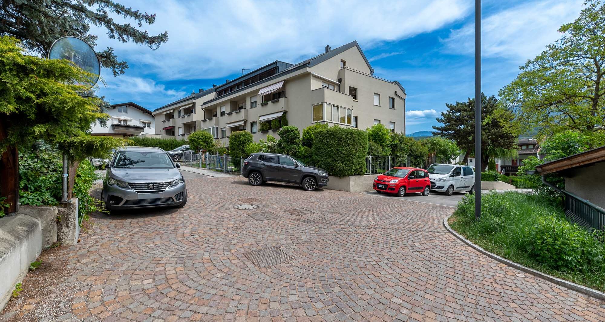 Exclusive attic apartment with terrace and stunning views, prime