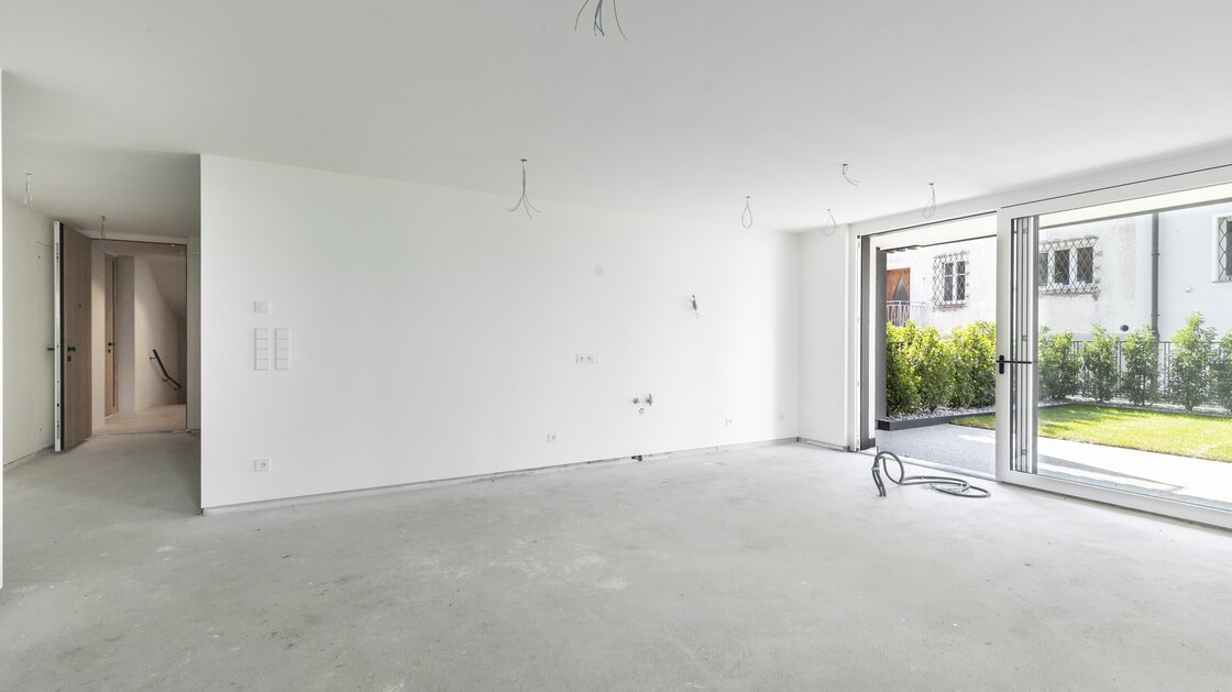 W1: Neue, wunderschöne Vierzimmerwohnung mit Terrasse und großem Privatgarten