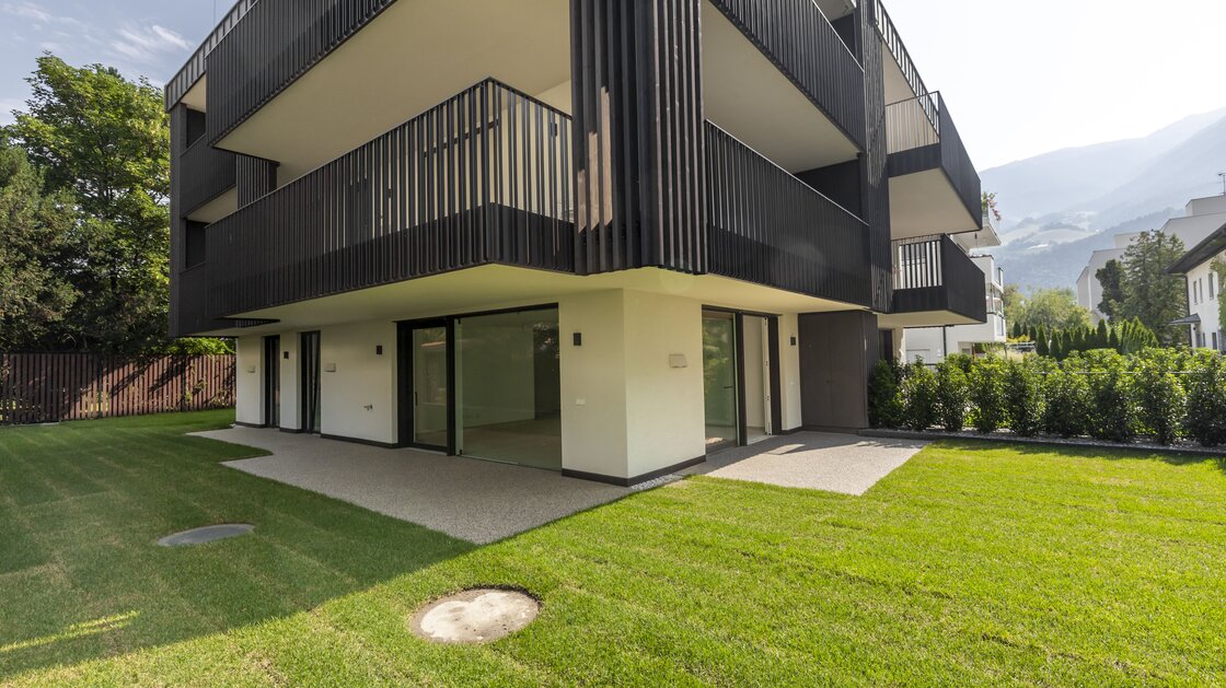 W1: Neue, wunderschöne Vierzimmerwohnung mit Terrasse und großem Privatgarten