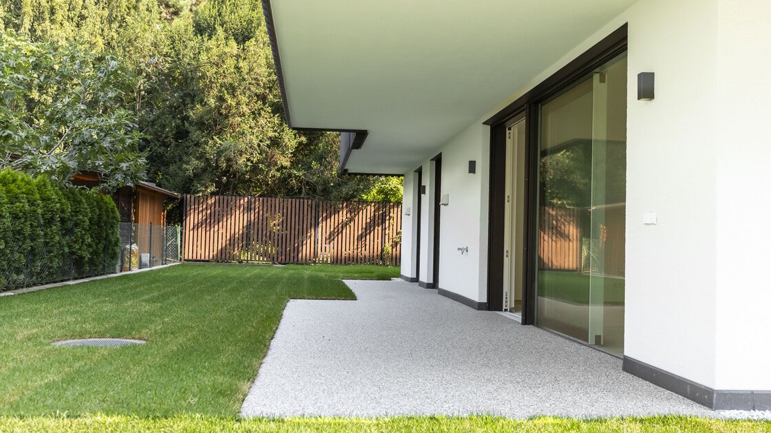 W1: Neue, wunderschöne Vierzimmerwohnung mit Terrasse und großem Privatgarten