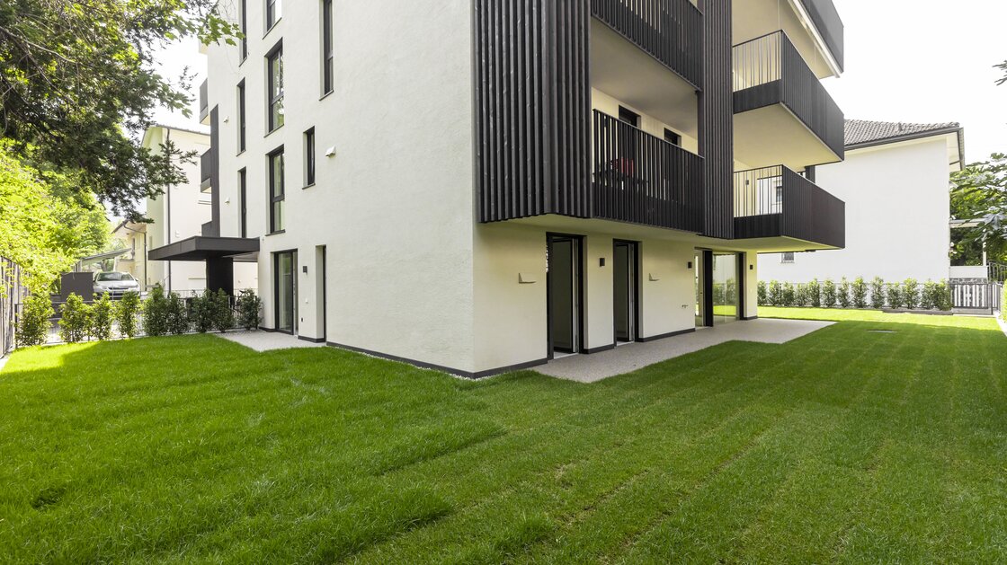 W1: Neue, wunderschöne Vierzimmerwohnung mit Terrasse und großem Privatgarten