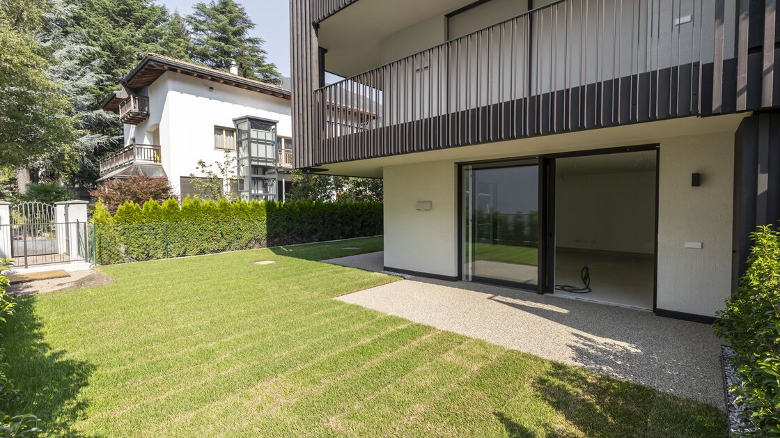 W1: Neue, wunderschöne Vierzimmerwohnung mit Terrasse und großem Privatgarten