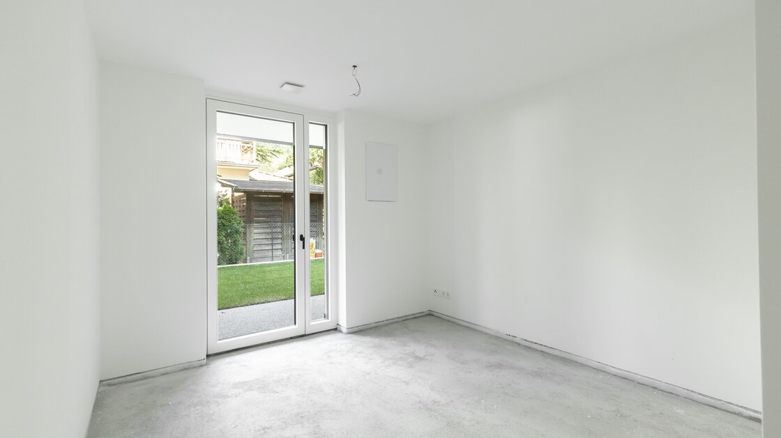 W1: Neue, wunderschöne Vierzimmerwohnung mit Terrasse und großem Privatgarten