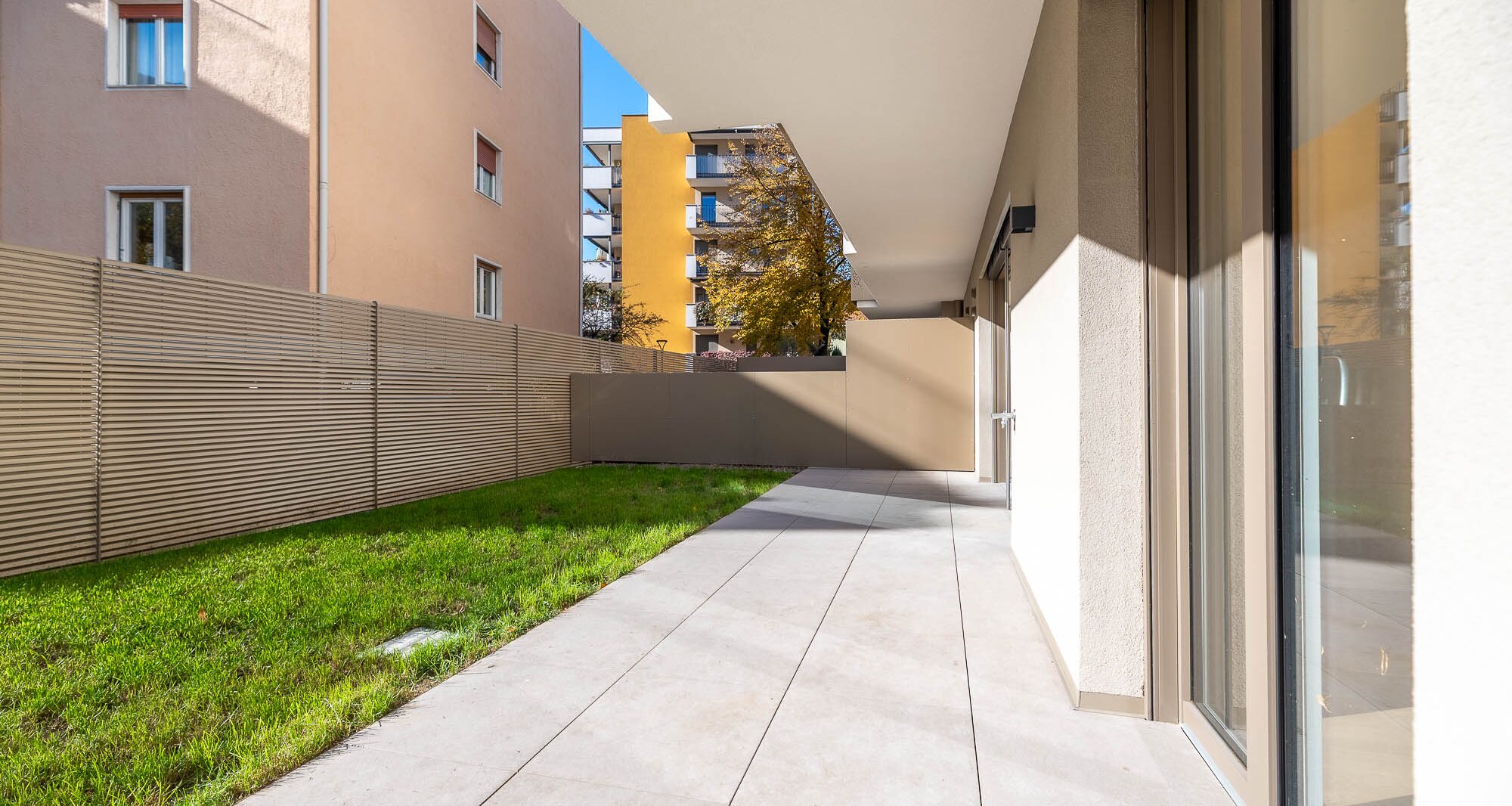 B: Nuovo trilocale con terrazza e giardino privato