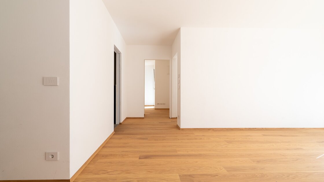 B: New, south-facing three-room apartment with terrace and garden