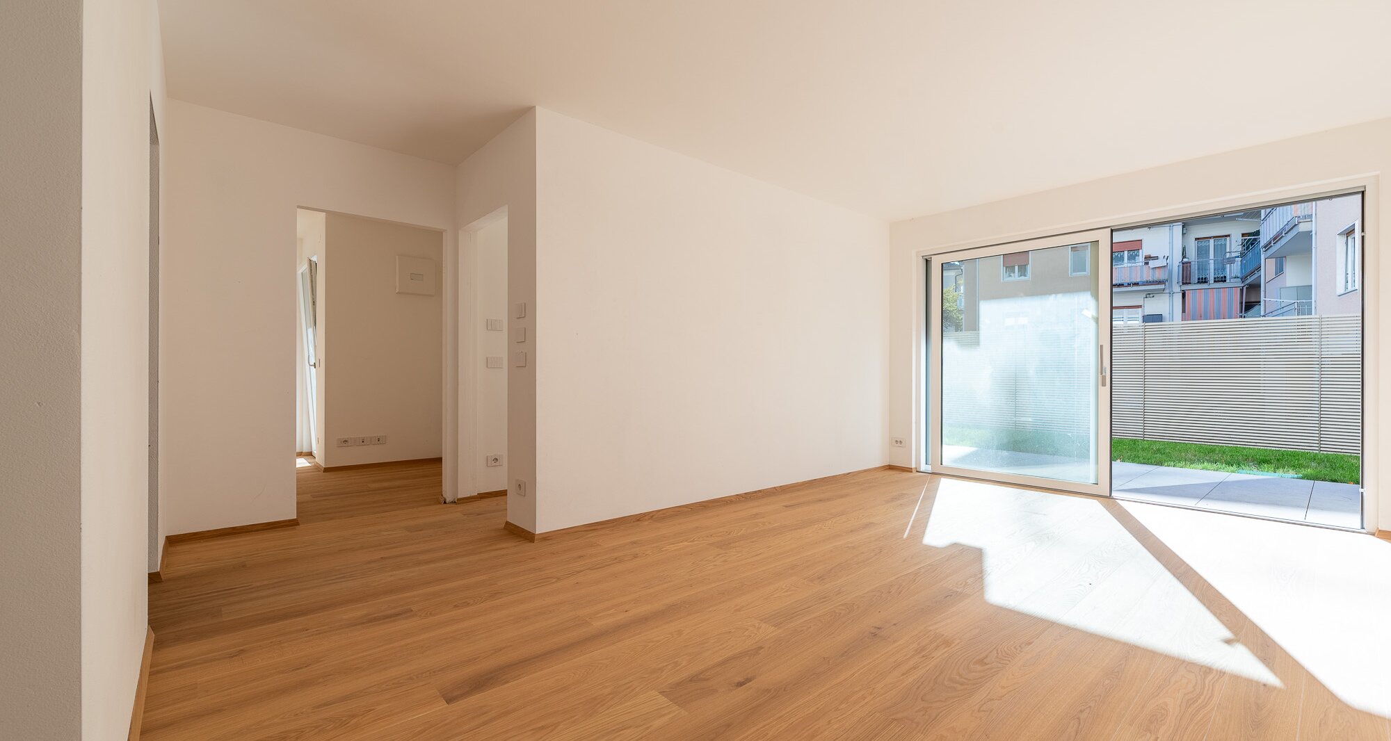 B: Nuovo trilocale con terrazza e giardino privato