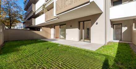 B: New, south-facing three-room apartment with terrace and garden
