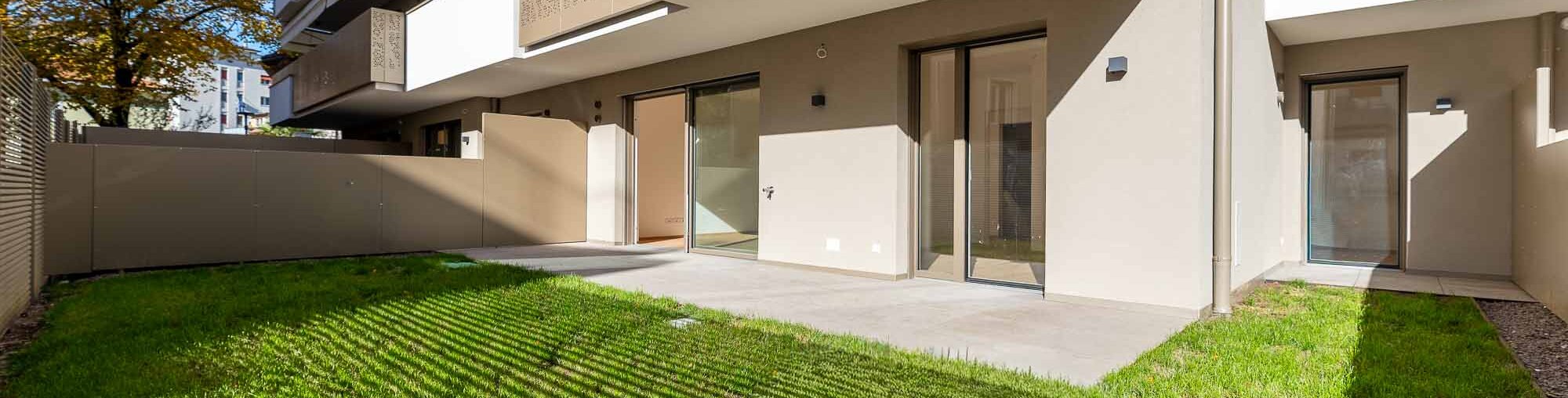 B: Nuovo trilocale con terrazza e giardino privato