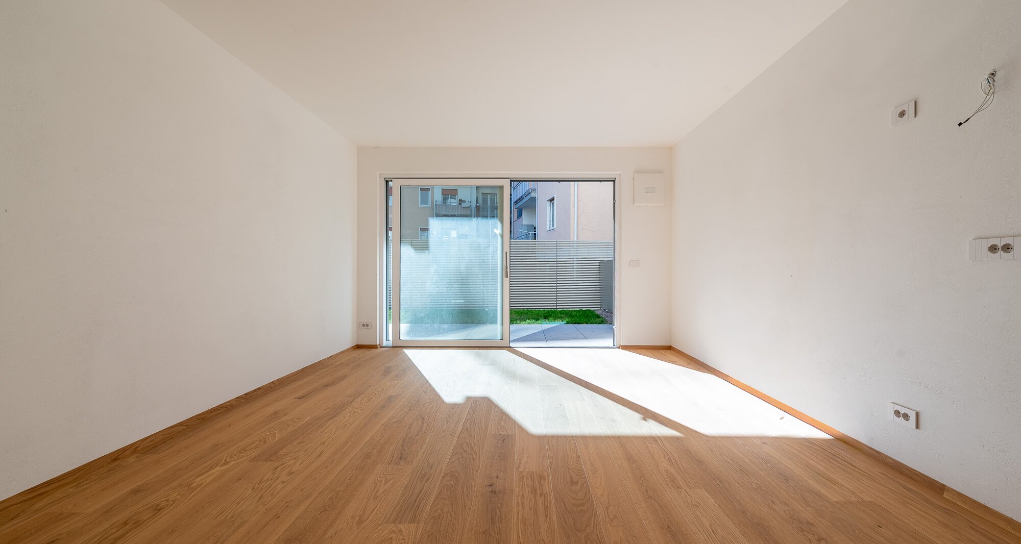 B: Nuovo trilocale con terrazza e giardino privato