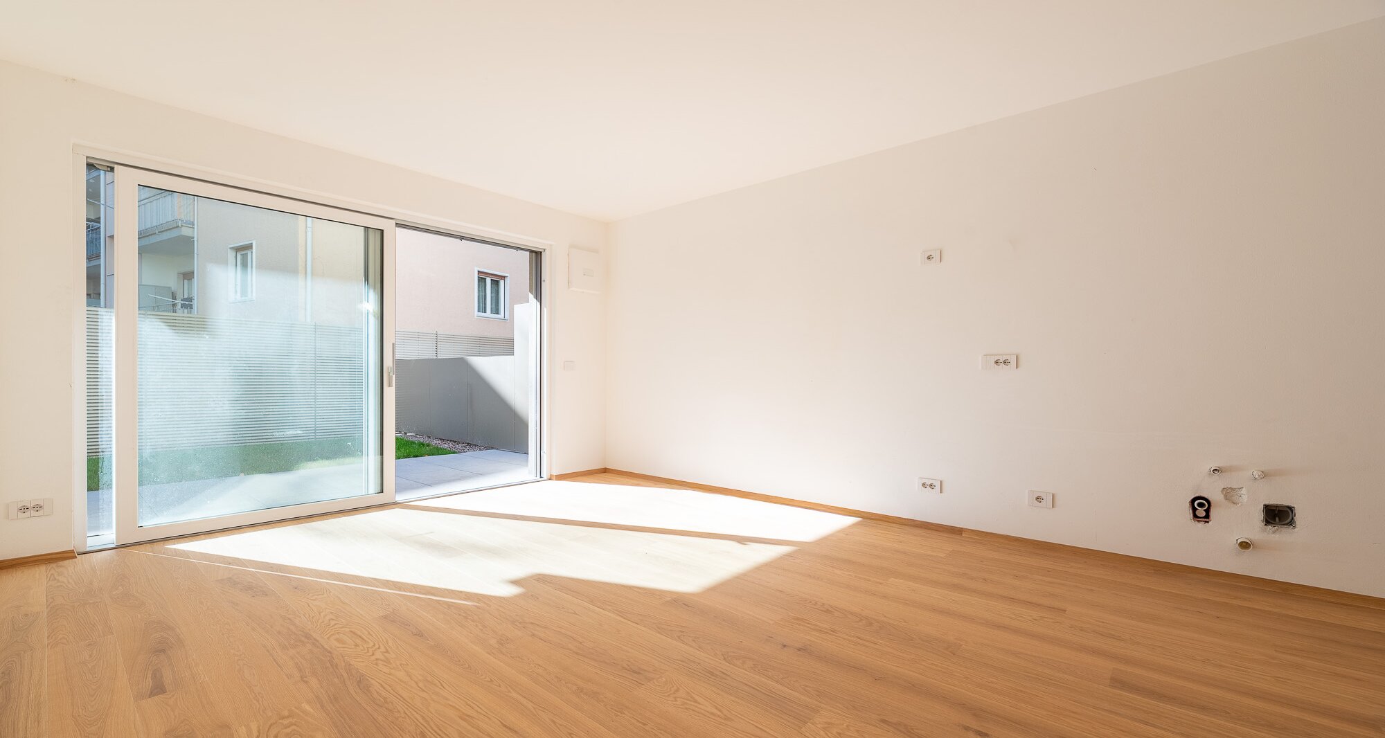 B: Nuovo trilocale con terrazza e giardino privato