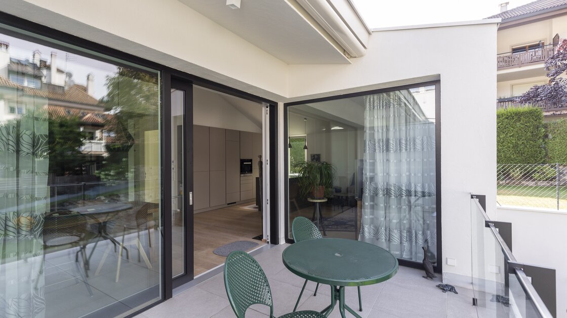 Appartamento di pregio con giardino privato e due terrazze in posizione centrale e tranquilla