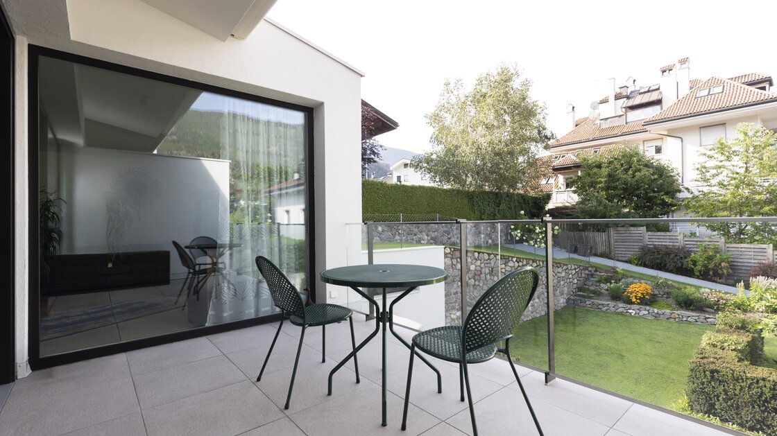 Appartamento di pregio con giardino privato e due terrazze in posizione centrale e tranquilla