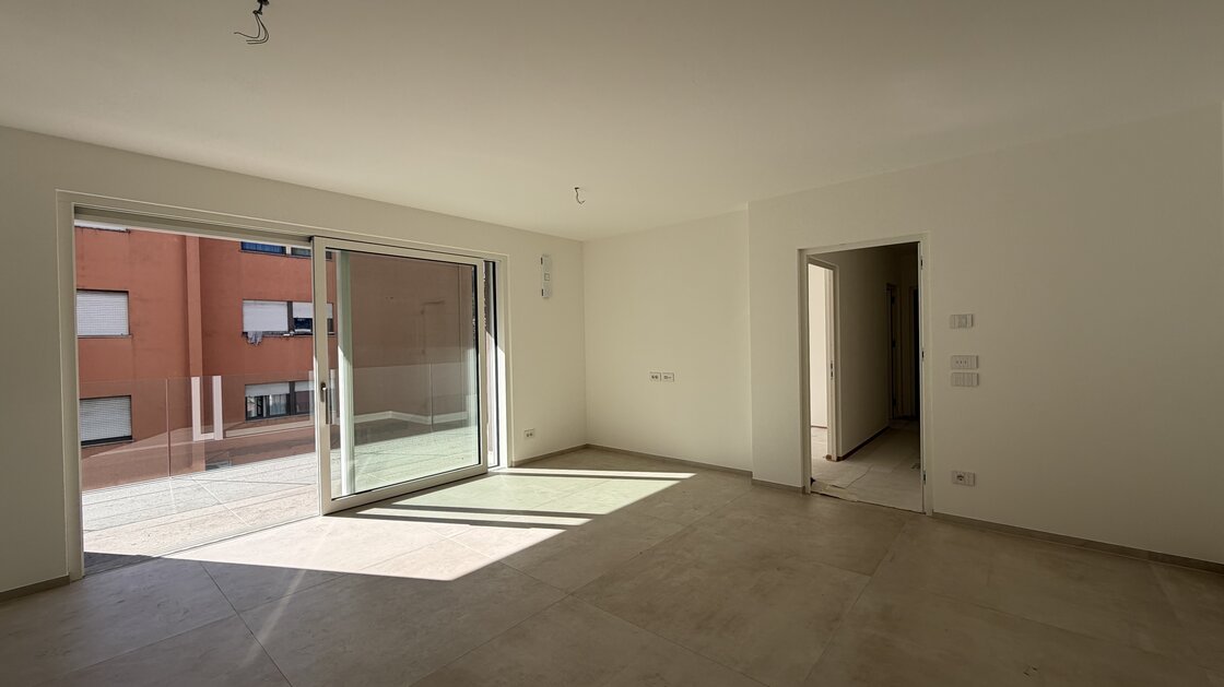 W12 – New three-room apartment with two terraces and balcony