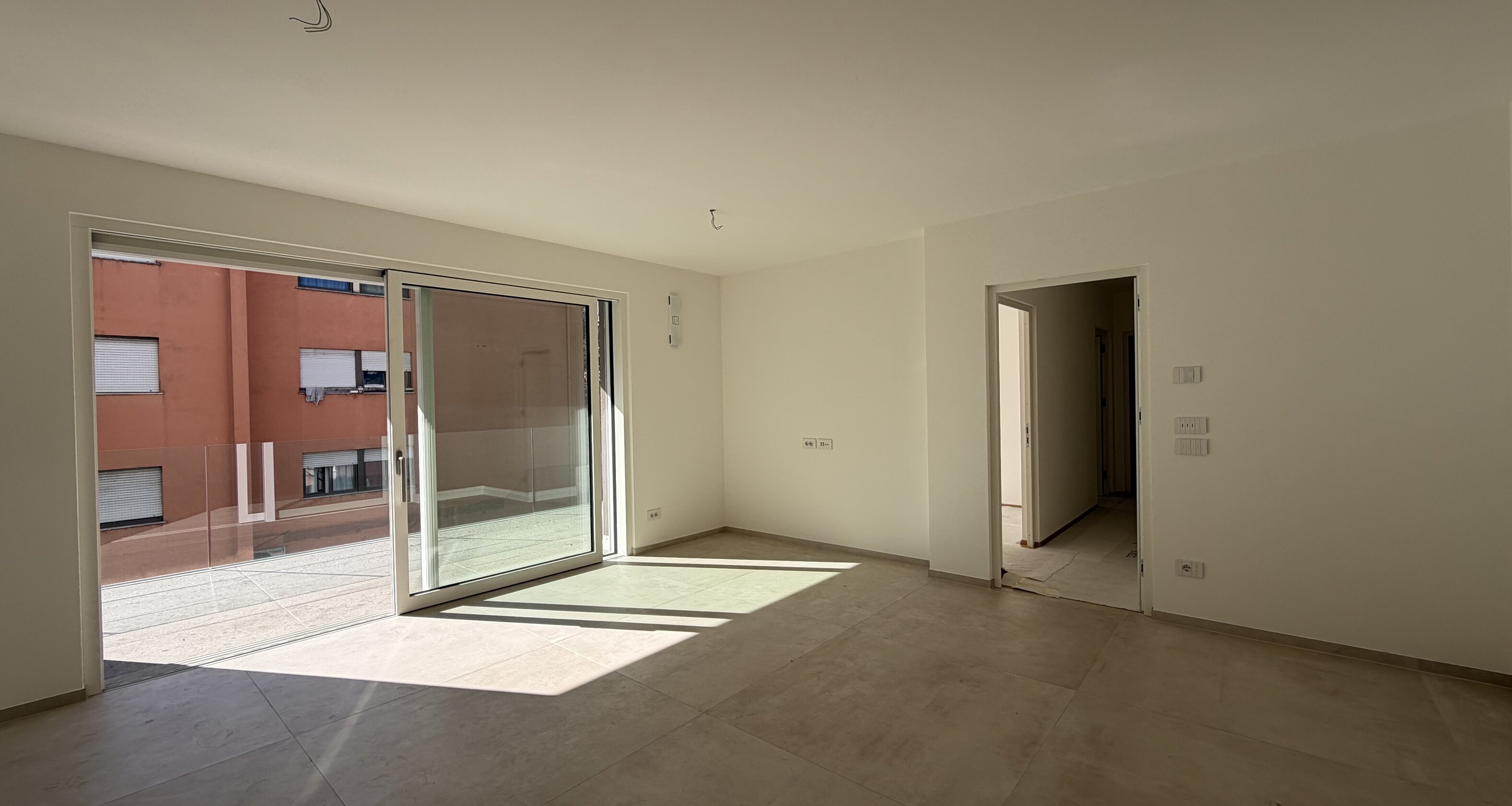 W12 - Nuovo trilocale con due terrazze e balcone, piano terzo