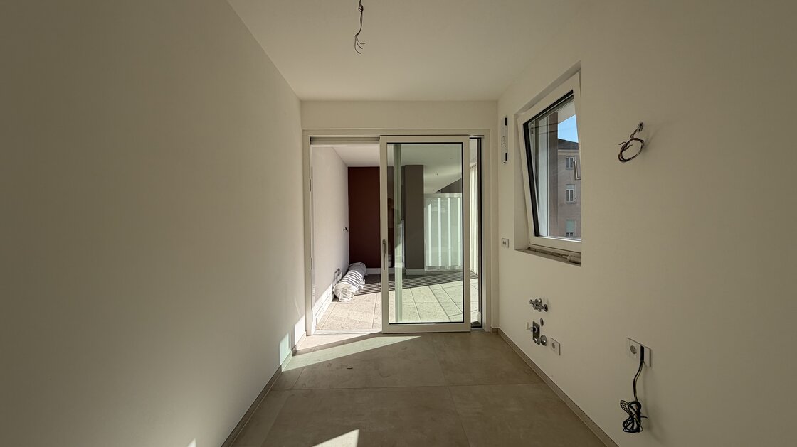 W12 – New three-room apartment with two terraces and balcony