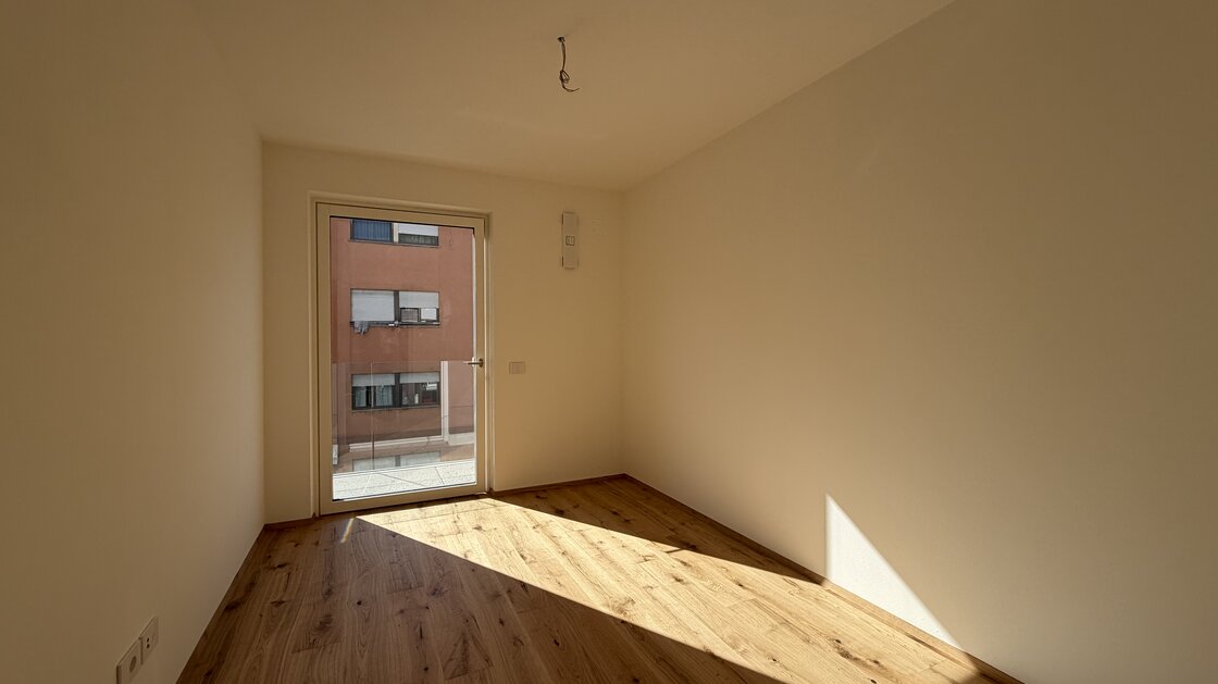 W12 – New three-room apartment with two terraces and balcony