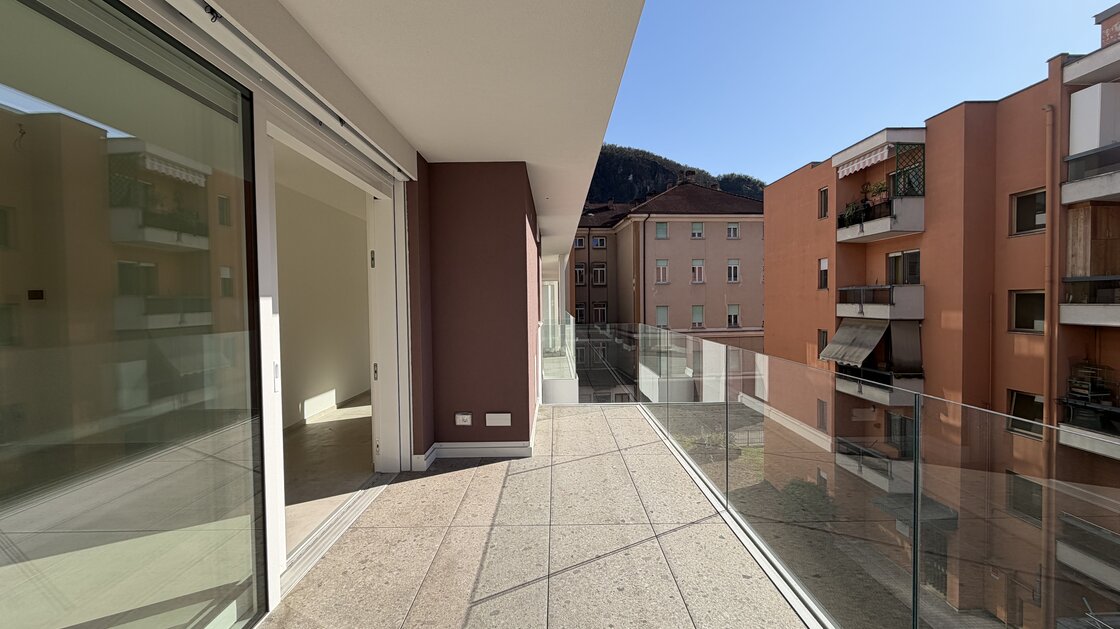 W12 – New three-room apartment with two terraces and balcony