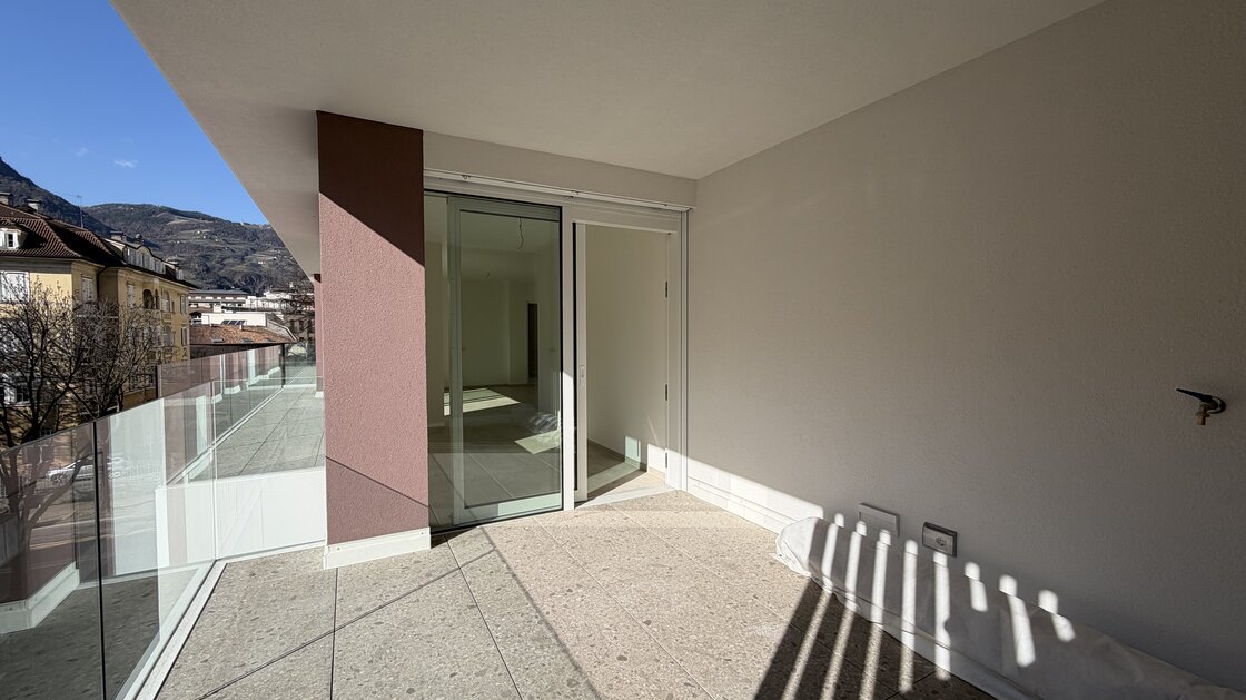W12 – New three-room apartment with two terraces and balcony