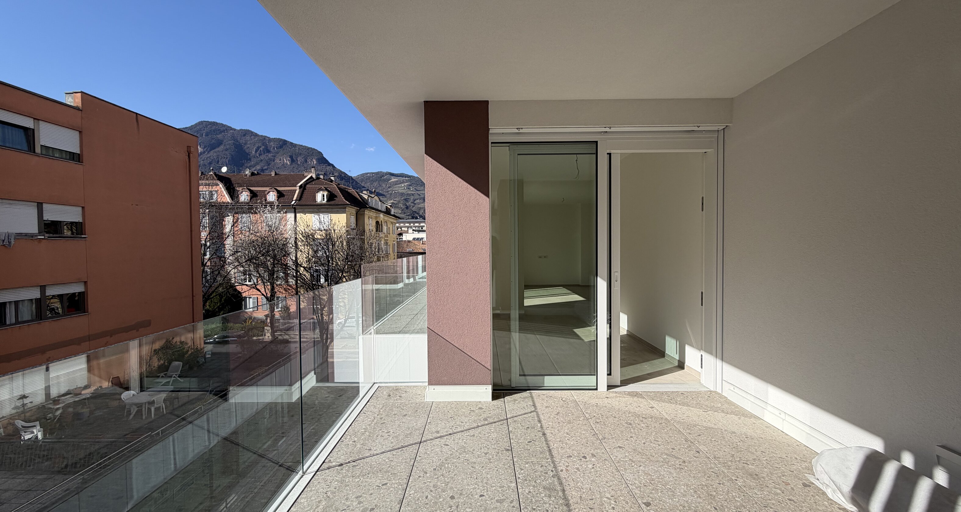 W12 - Nuovo trilocale con due terrazze e balcone, piano terzo