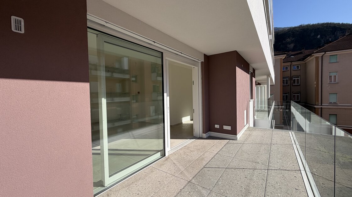 W12 – New three-room apartment with two terraces and balcony