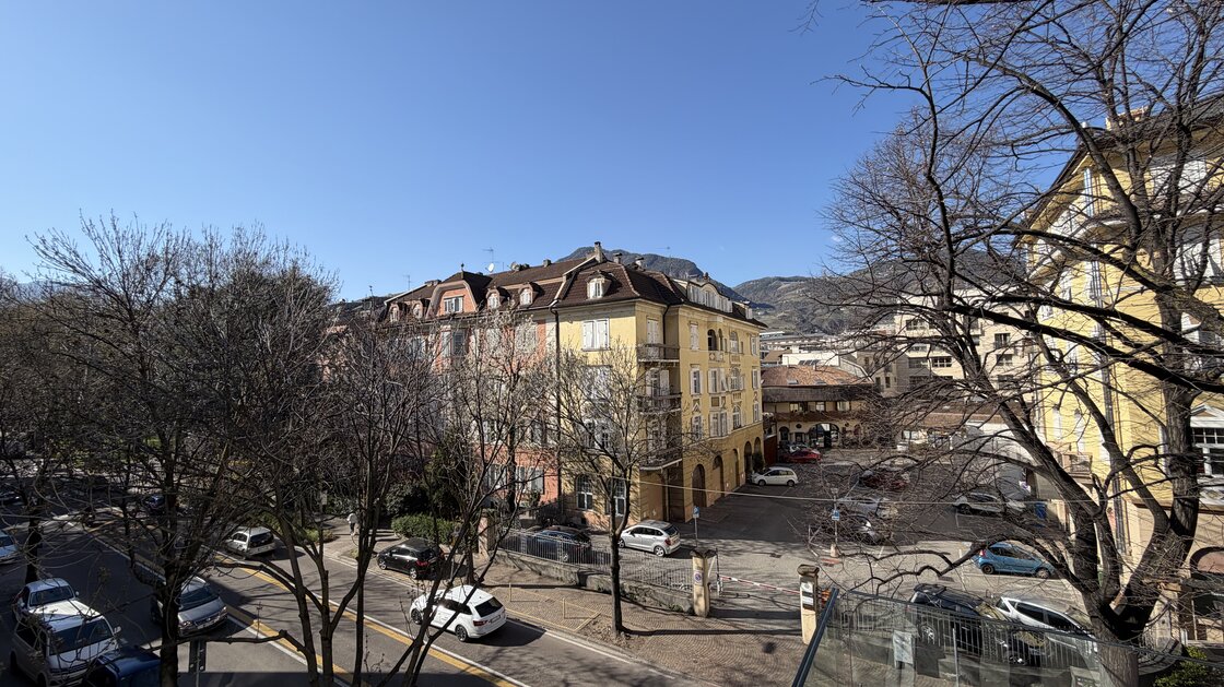 W12 – New three-room apartment with two terraces and balcony