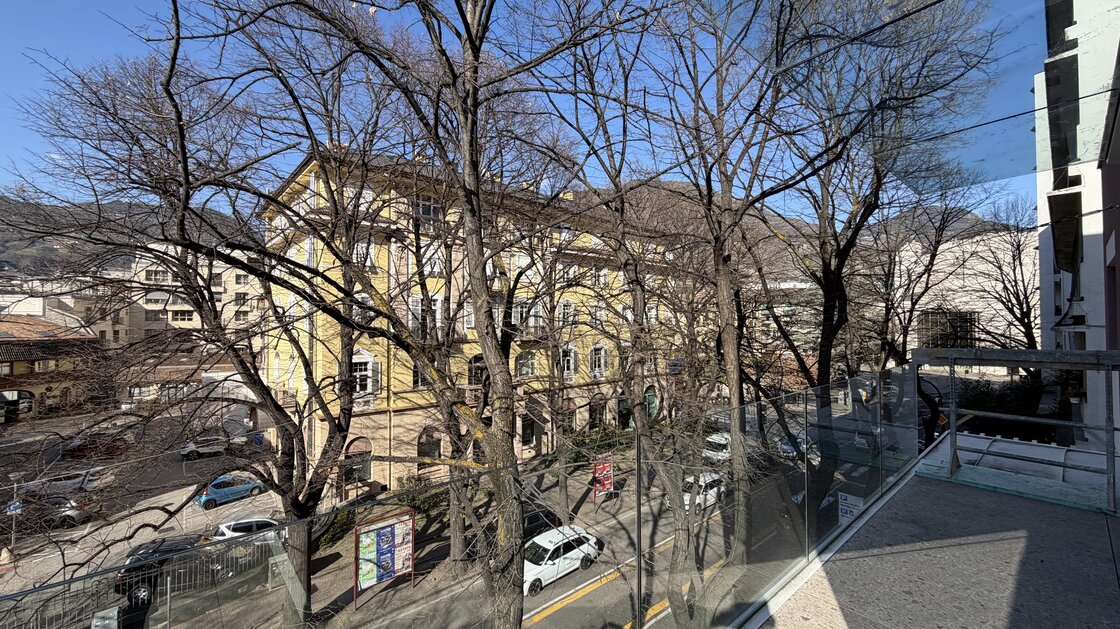 W12 – New three-room apartment with two terraces and balcony