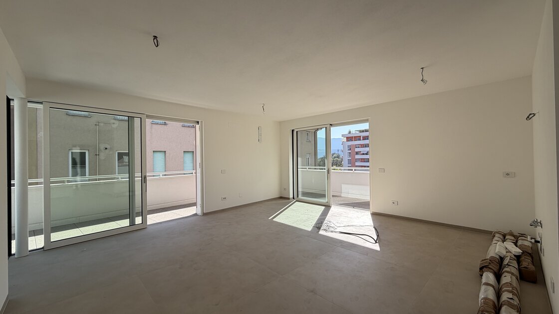 W16 - Neue, geräumige Dreizimmerwohnung mit großer Terrasse, vierter Stock