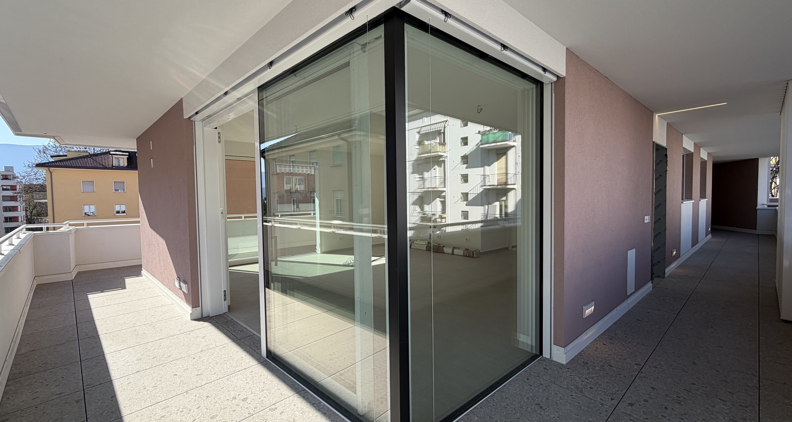 W16 - Nuovo trilocale spazioso con ampia terrazza al quarto piano