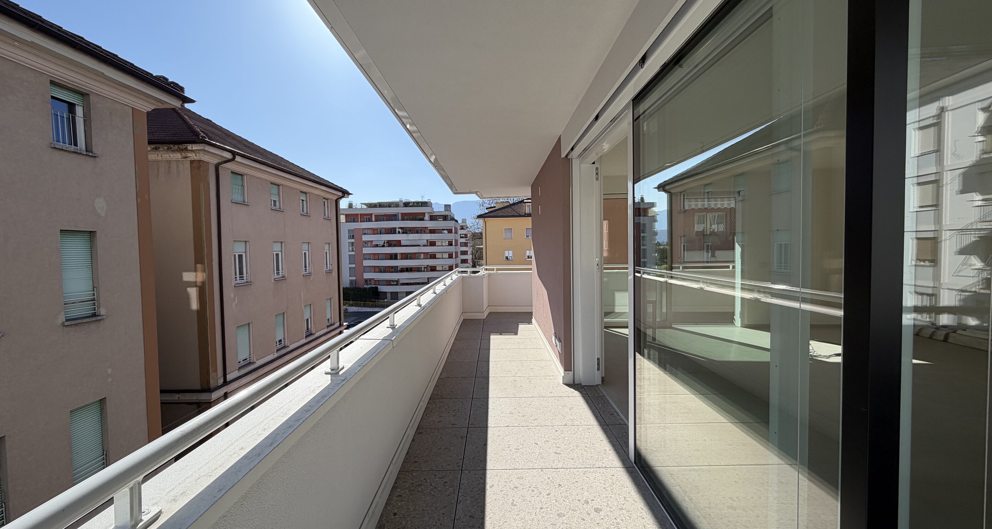 W16 - Nuovo trilocale spazioso con ampia terrazza al quarto piano
