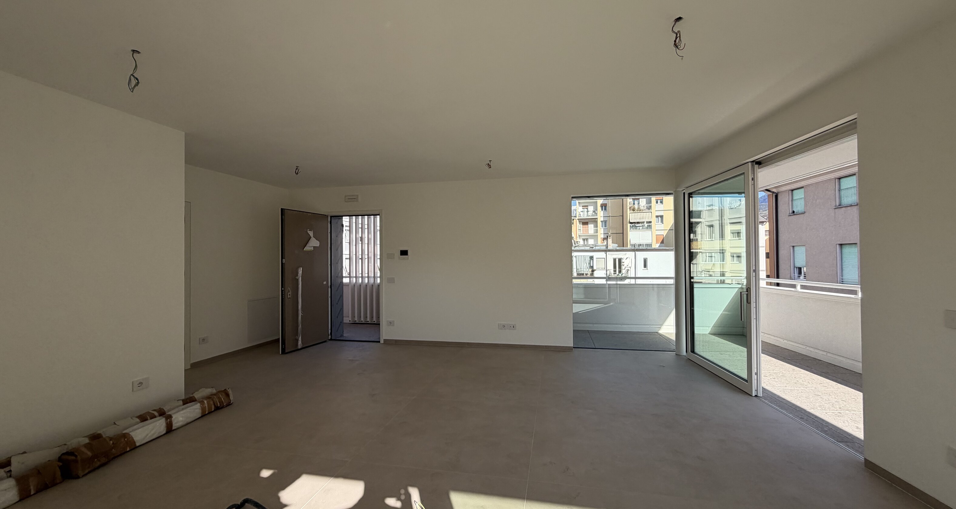 W16 - Nuovo trilocale spazioso con ampia terrazza al quarto piano