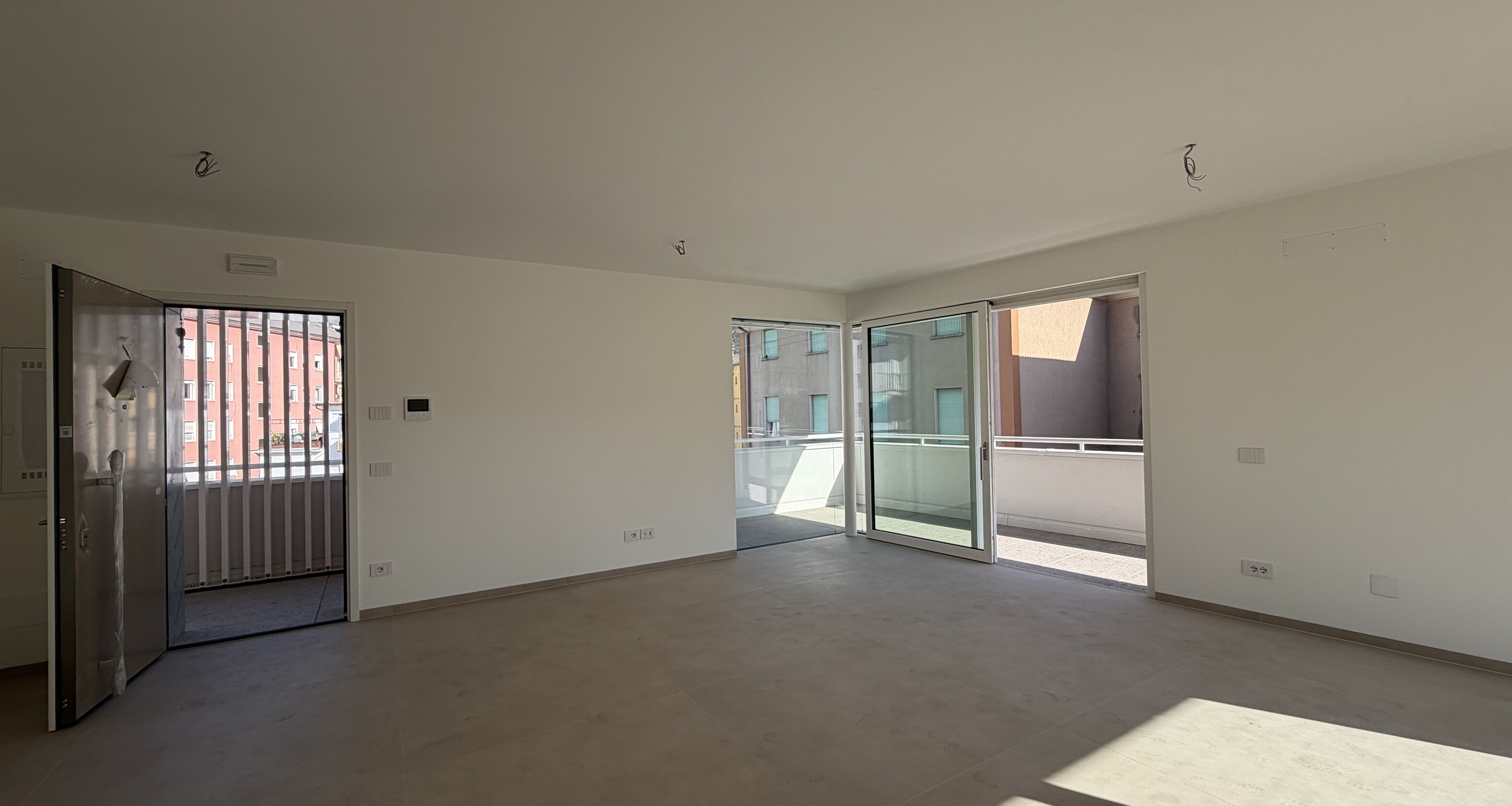 W16 - Nuovo trilocale spazioso con ampia terrazza al quarto piano