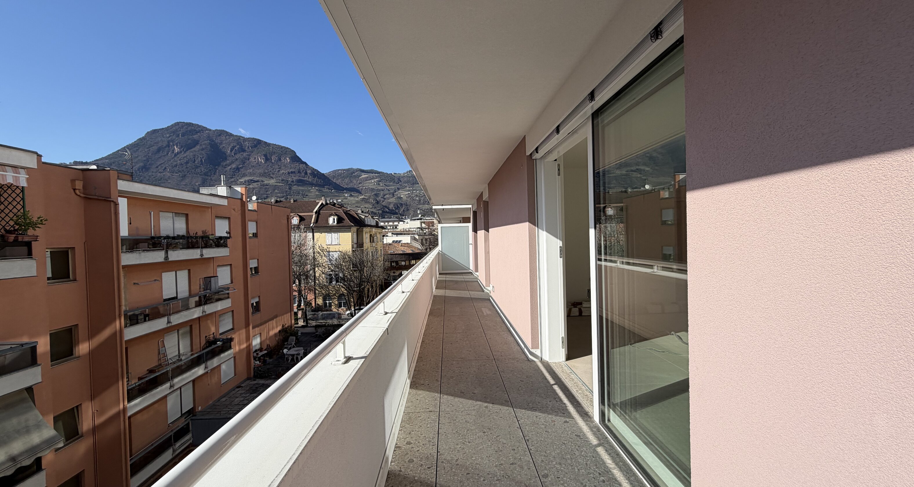 W16 - Nuovo trilocale spazioso con ampia terrazza al quarto piano
