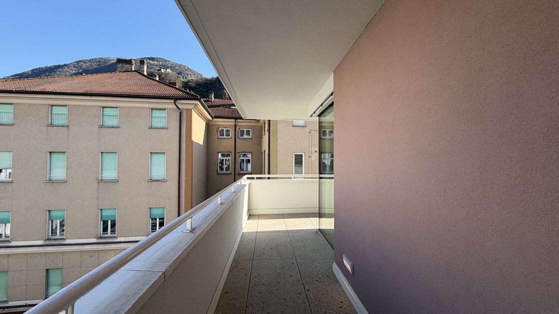W16 - Neue, geräumige Dreizimmerwohnung mit großer Terrasse, vierter Stock