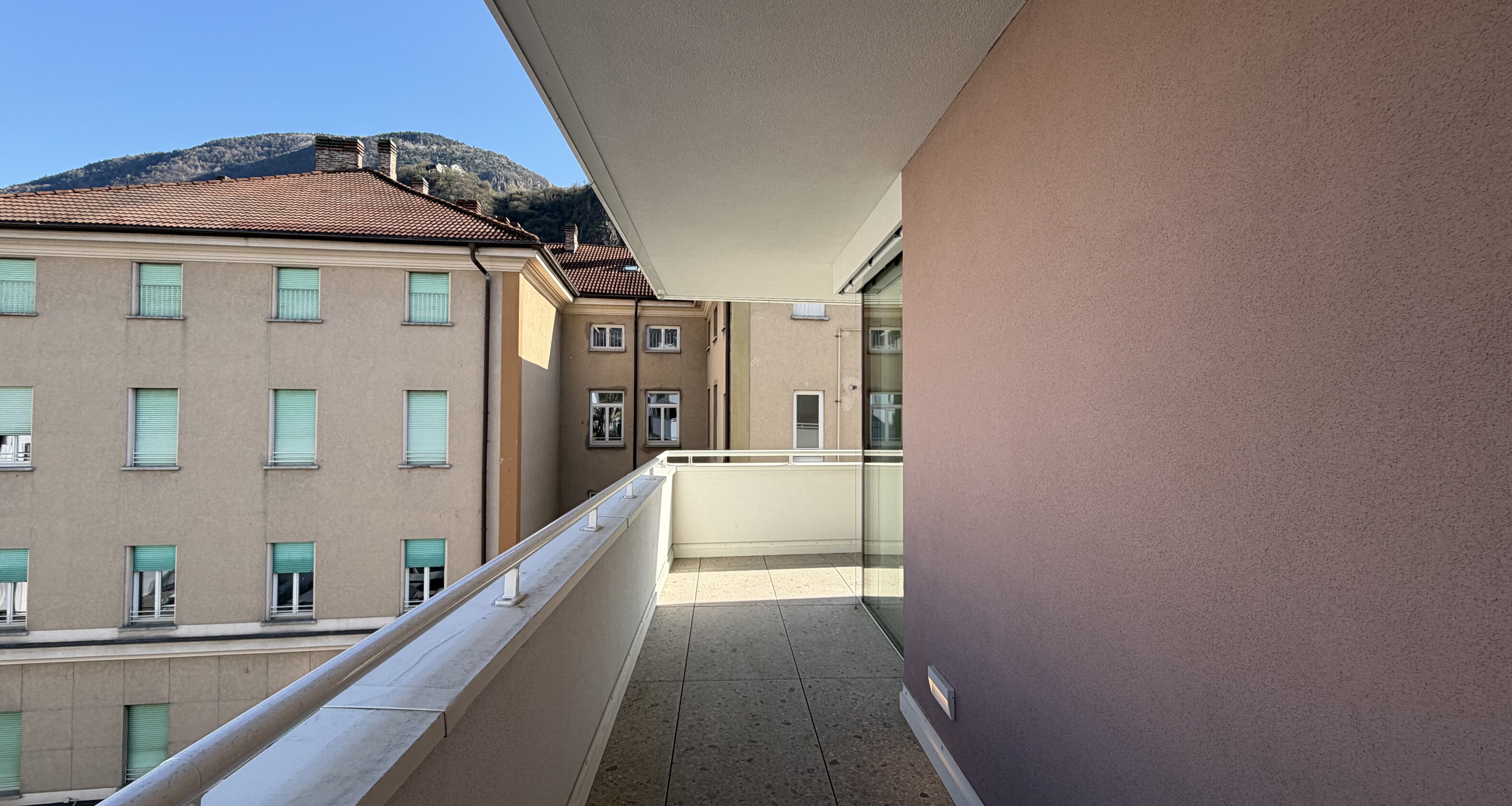 W16 - Nuovo trilocale spazioso con ampia terrazza al quarto piano