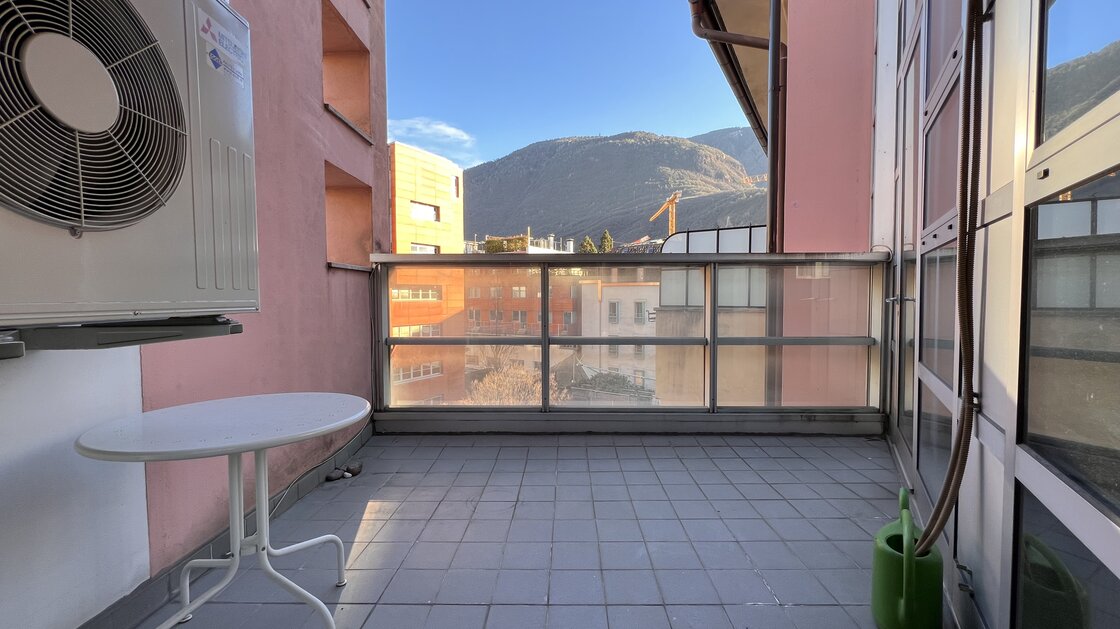 Vermietete, geräumige Stadtwohnung mit Terrasse in bester Lage
